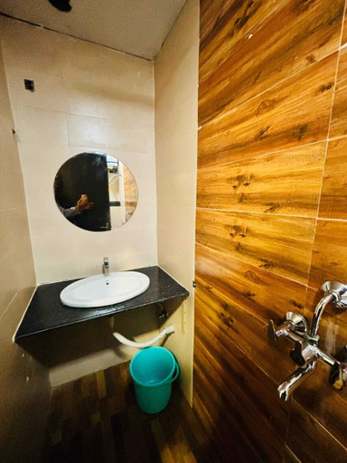 Bathroom 3, Hotel Olive Tree, Agra