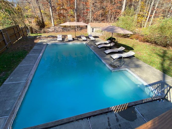 Cedar Mill Hideaway, Orange