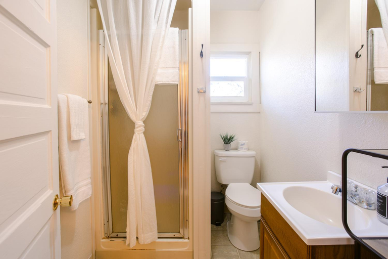 Bathroom 3, Waterfront River Apartments, Jackson