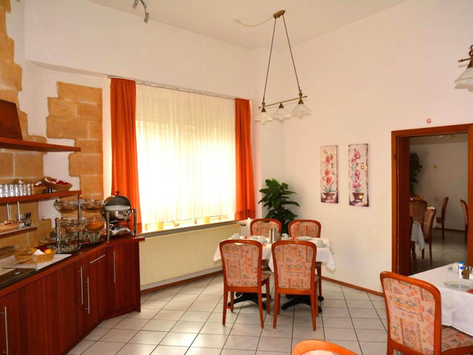 Dining 3, Family Retreat in Oberhausen, Oberhausen