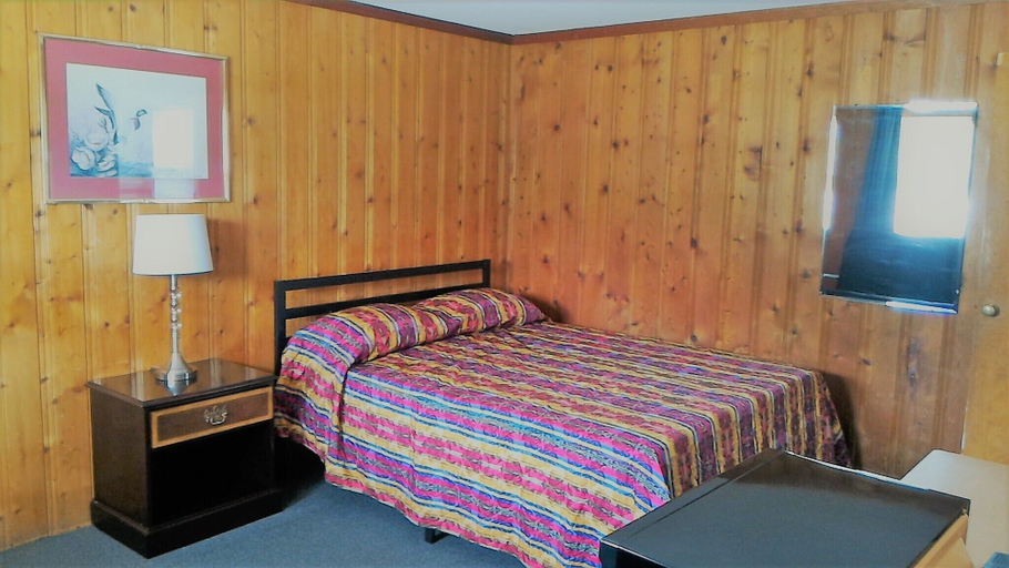 Bedroom 1, Morley Motel, Mecosta
