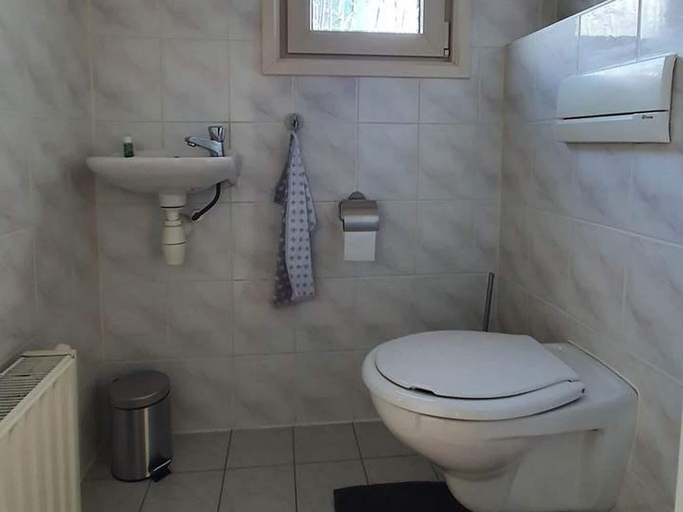 Bathroom 3, Glass Veranda Chalet in nature, Barneveld