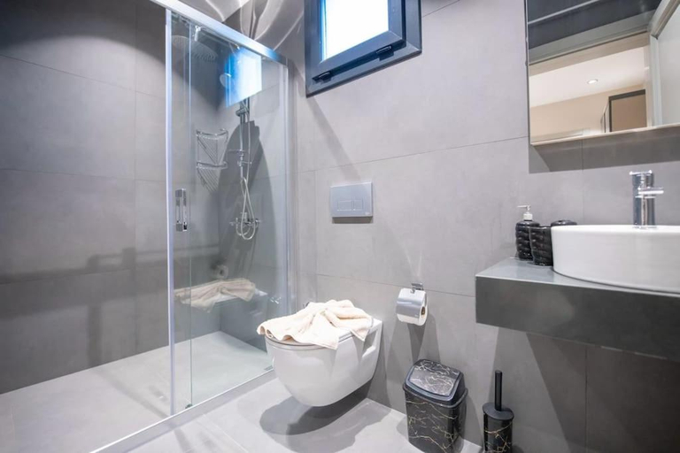 Shower 4, Havuzlu korunaklı jakuzili villa, Fethiye