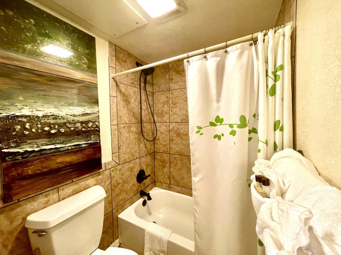 Bathroom 2, A2 - Poolside King Cabana with full kitchen, king bed, sleeper sofa and pool access, Montgomery