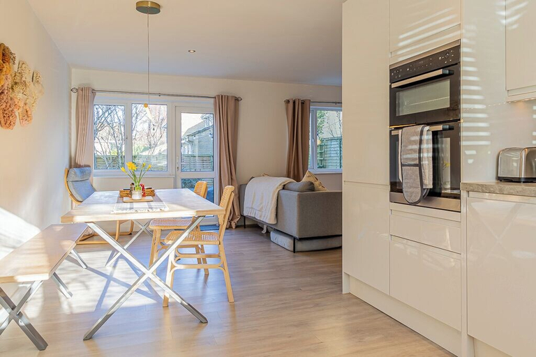 Others 3, Modern 2BD with Garden in Main Tetbury, Gloucestershire