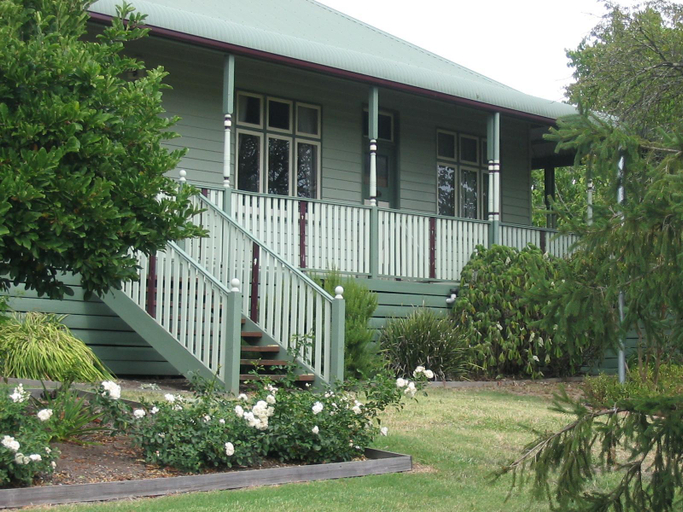 Exterior 1