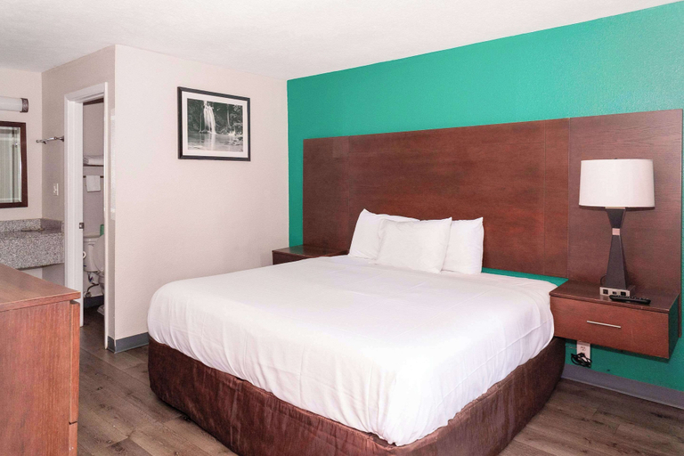 Bedroom 3, Rodeway Inn, Richmond