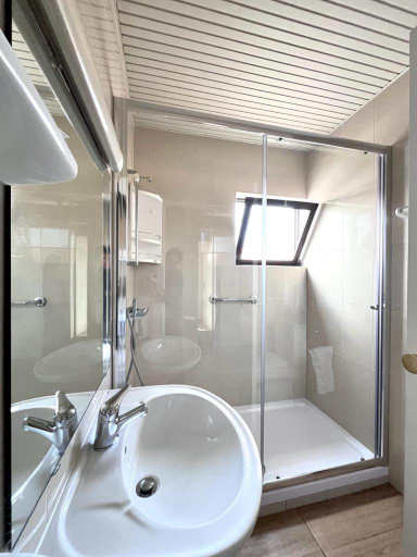 Others 4, Residencial Moderna, Torres Vedras