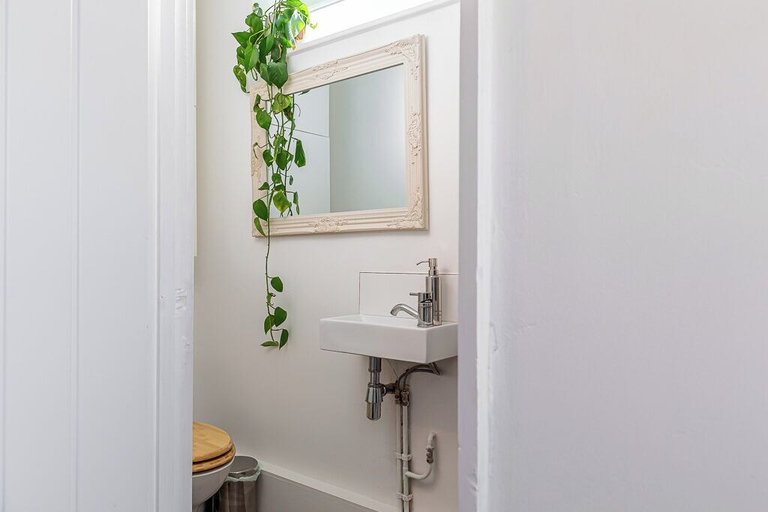 Bathroom, Modern 2BD with Garden in Main Tetbury, Gloucestershire