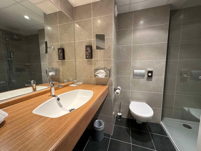Bathroom 13