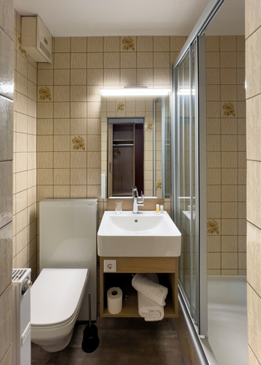 Bathroom 5, Übernachten in der Tenne, Nürnberg