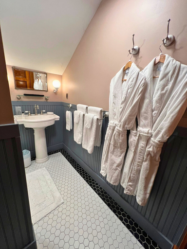 Bathroom 4, Martha's  Bed and Breakfast, Lancaster