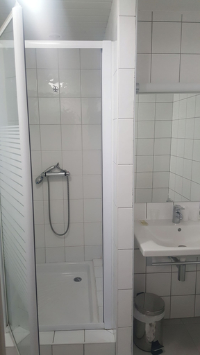 Bathroom 4, Paese di Lava, Corse-du-Sud