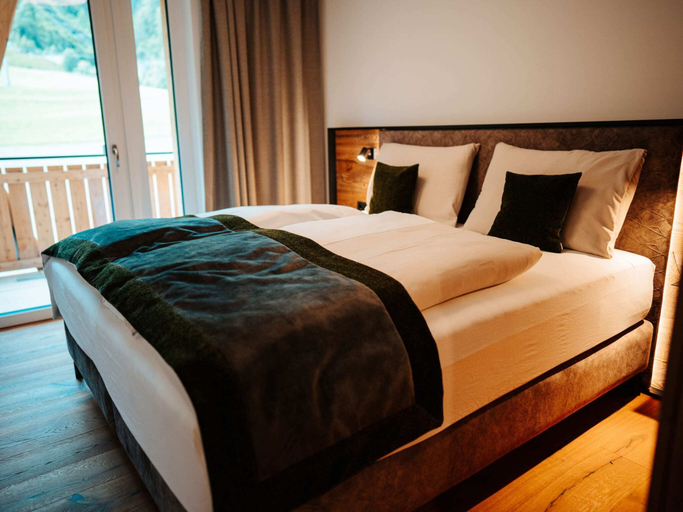 Bedroom 3, Nice Apartment With 2 Bathrooms, on the ski Slope, Zell am See