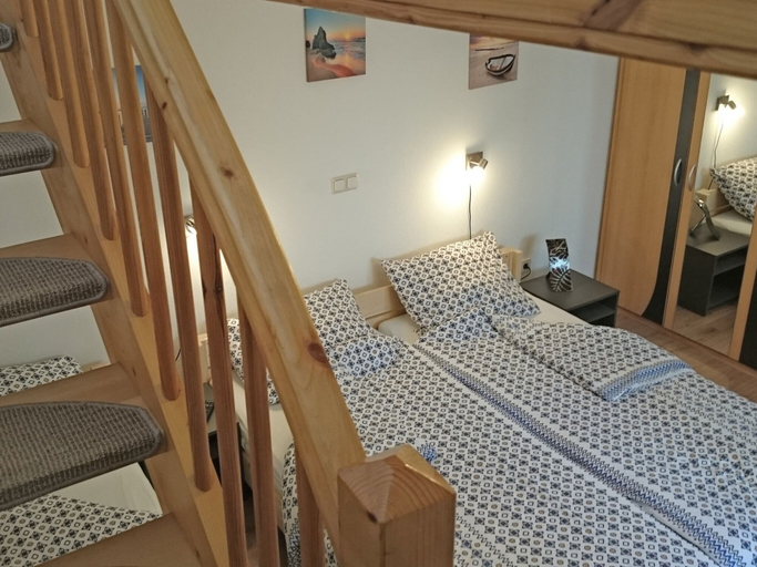 Bedroom 2, Ruhiges Apartment mit Sauna, Burggen, Weilheim-Schongau