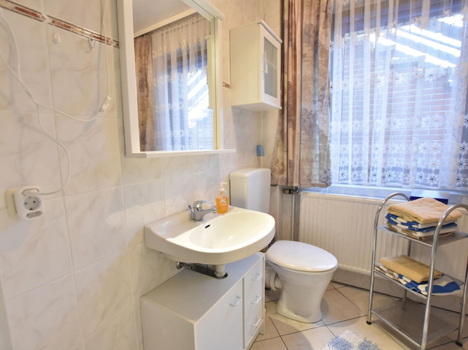 Bathroom, Apartment in Proseken With Garden, Nordwestmecklenburg