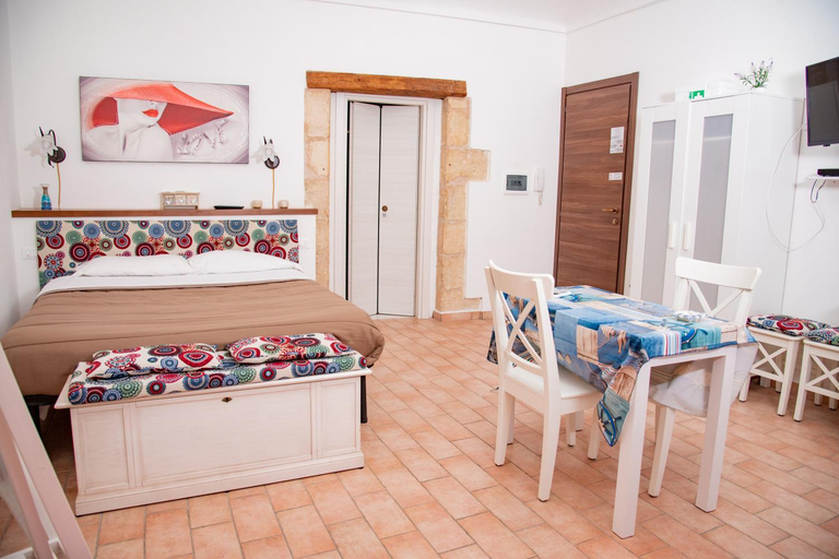 Guestroom, Xenia and Selene Apartments 200m From Sea, Syracuse