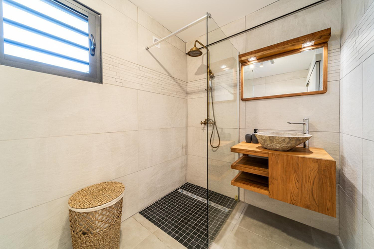 Bathroom 3, Residence Touristique LES MASCARINS, Petite-Île