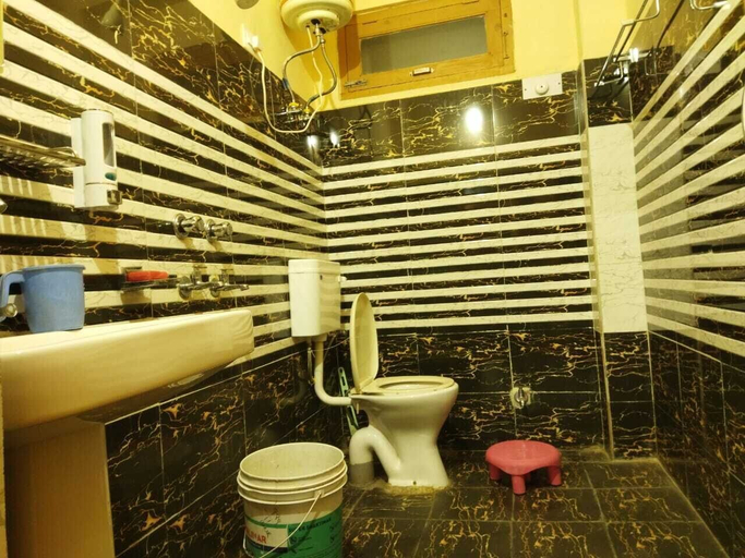 Bathroom, Orange Sky Homestays Jibhi, Kullu