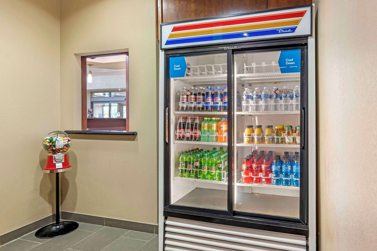 Food & Drinks 5, Comfort Suites East Lincoln - Mall Area, Lancaster