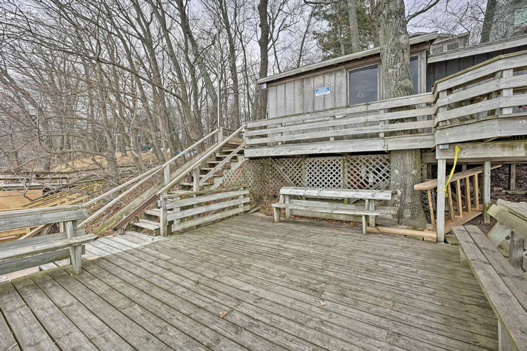 Lake Michigan Waterfront Home 1 Mile to Downtown!, Allegan