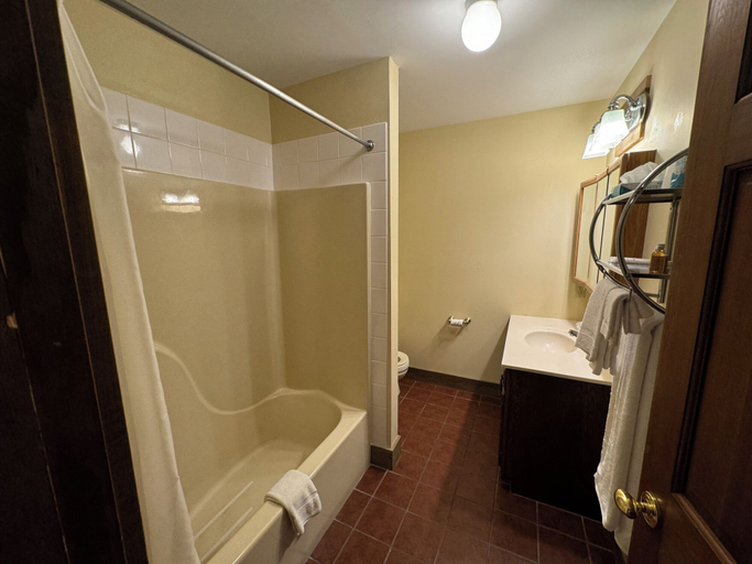 Bathroom 4, Artists Colony Inn, Brown