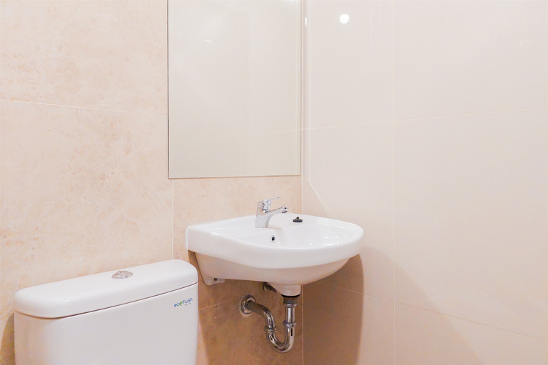 Bathroom 5, Well Furnished and Cozy Studio Transpark Bintaro Apartment By Tarvelio, Tangerang Selatan