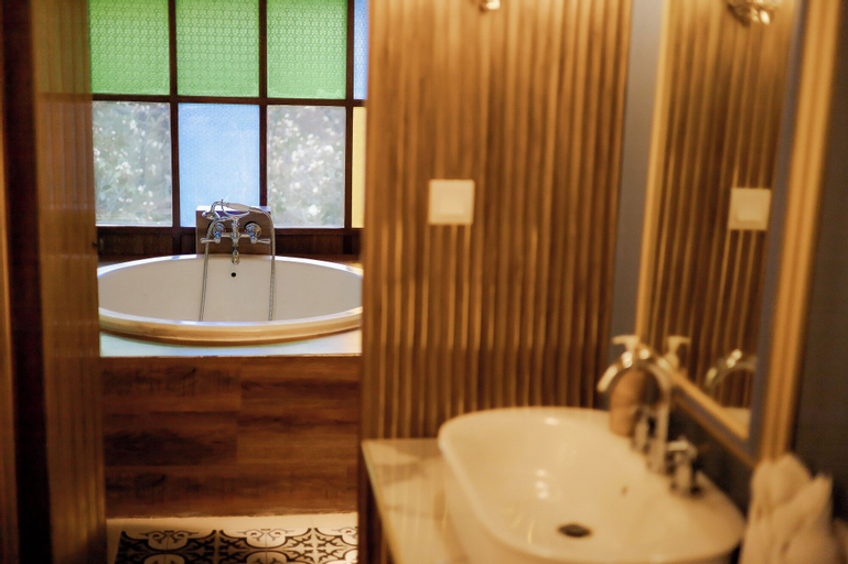 Bathroom 4