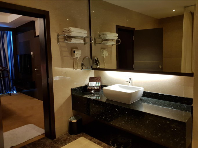 Bathroom 8