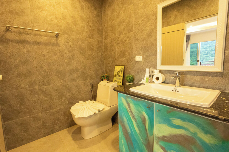 Bathroom 3, 2Beds Award Winning Nai Han Beach c126, Pulau Phuket
