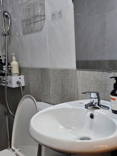 Bathroom 5, Travel Light Hostel, Busanjin