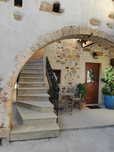 4, Castello casa, Crete
