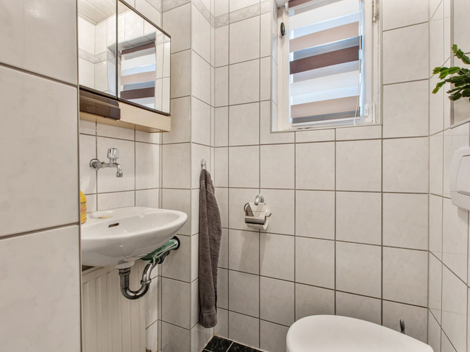 Bathroom 4, Holiday Home in Thuringia With Private Terrace, use of a Garden and Pool, Hildburghausen