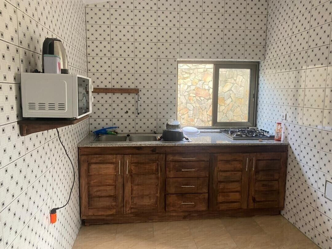 Others 3, le petit manoir, Abomey-Calavi