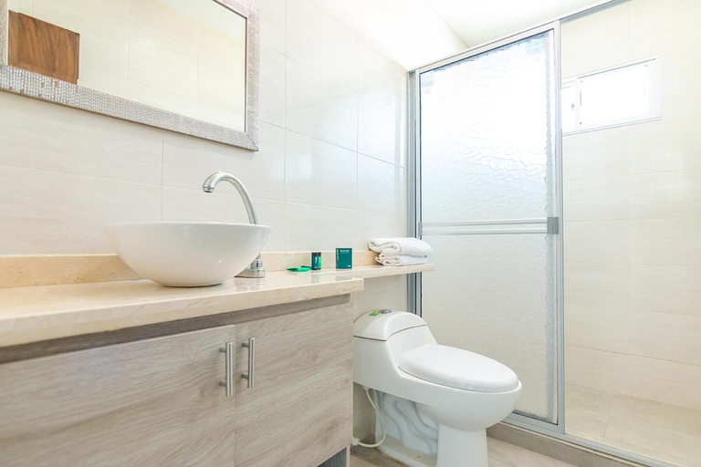 Bathroom 2, Ayenda Elyamar V, Manaure