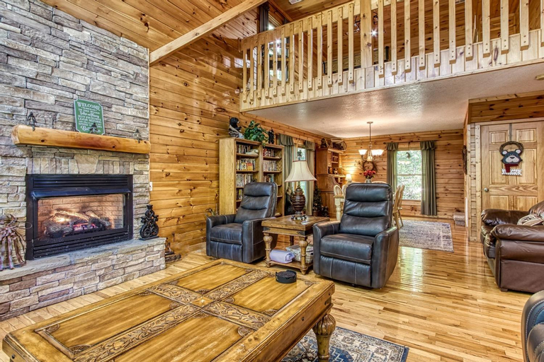 Others 5, Whispering Oaks - Private Pigeon Forge Getaway,,,Close to Tanger Outlet Shopping cabin, Sevier