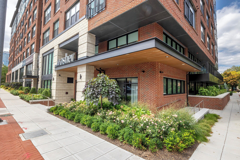 Exterior & Views