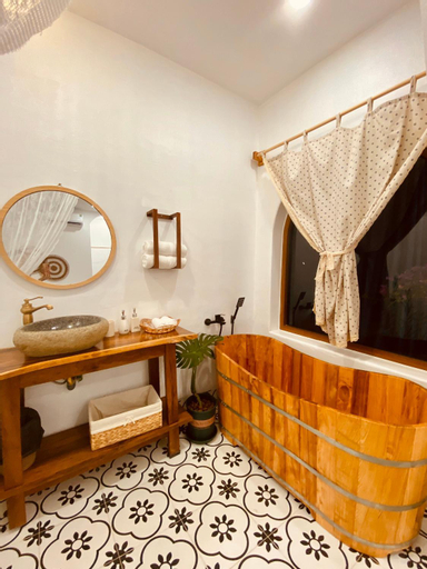 Bathroom 10