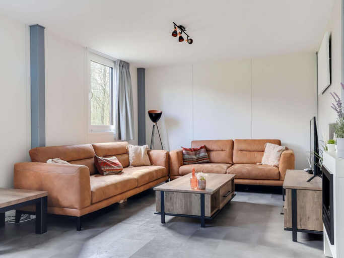 Primary image, Lakeside Luxury; Sauna & Hot Tub, Weststellingwerf