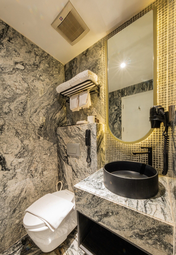 Bathroom 12