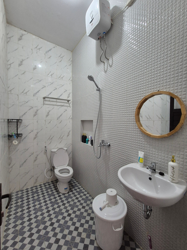 Bathroom 5, Booboo Homestay Yogyakarta, Sleman