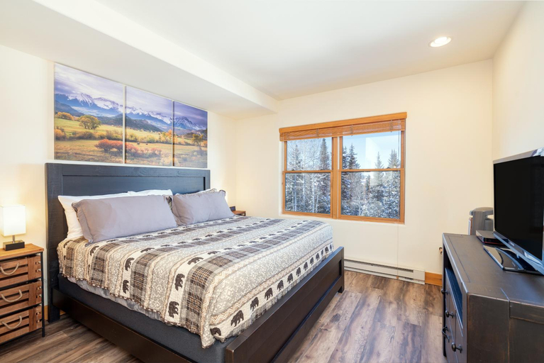 Bedroom 2, Bear Creek Lodge 309B by Alpine Lodging Telluride, San Miguel