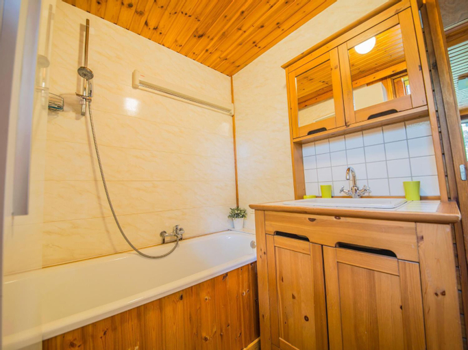 Dining Room 5, Chalet in Somme-Leuze with parking, Namur