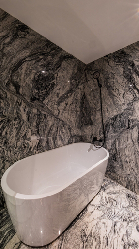 Bathroom 16
