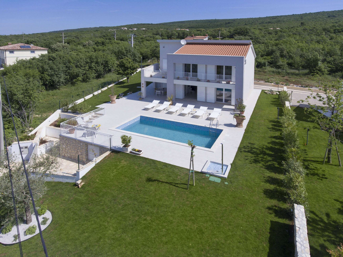 Exterior & Views, Peaceful Villa in Stanisovi With sea View, Raša