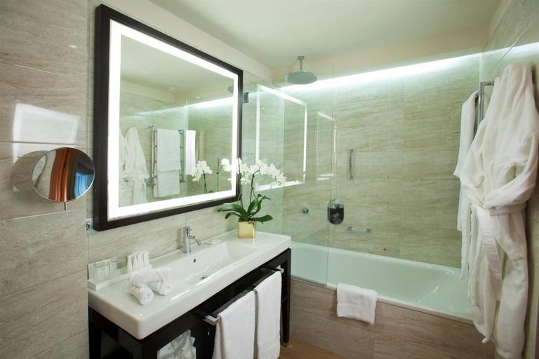 Bathroom 14