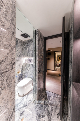 Bathroom 10