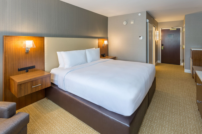 Bedroom 3, DoubleTree by Hilton Hotel Nanuet, Rockland