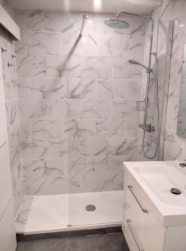 Bathroom 2, Résidence le Serra, Alpes-Maritimes