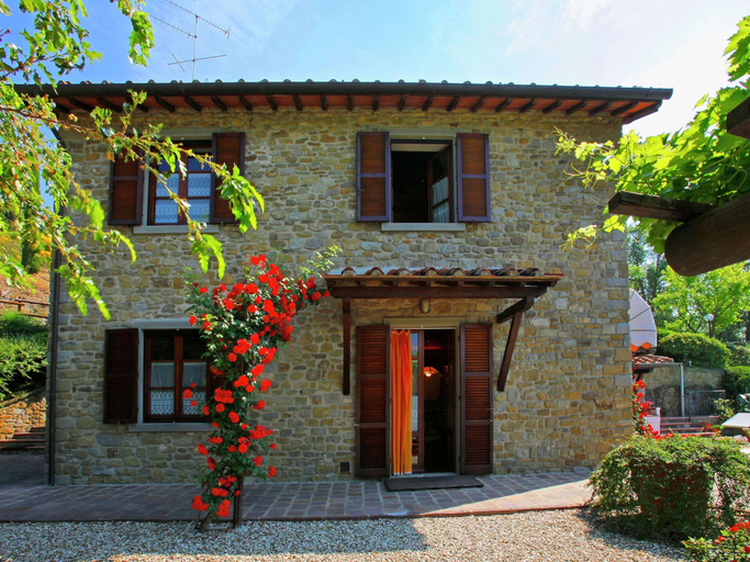 Exterior & Views, Villa in Tuscany With Pool and Valley Views, Arezzo